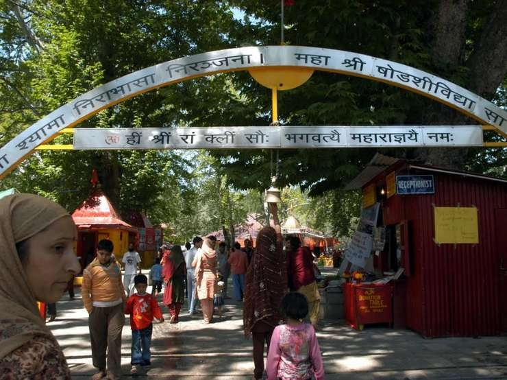 कश्मीर के हिन्दू समुदाय की आस्था को दर्शाता है क्षीर भवानी मंदिर - Kshir Bhawani Temple Kashmir