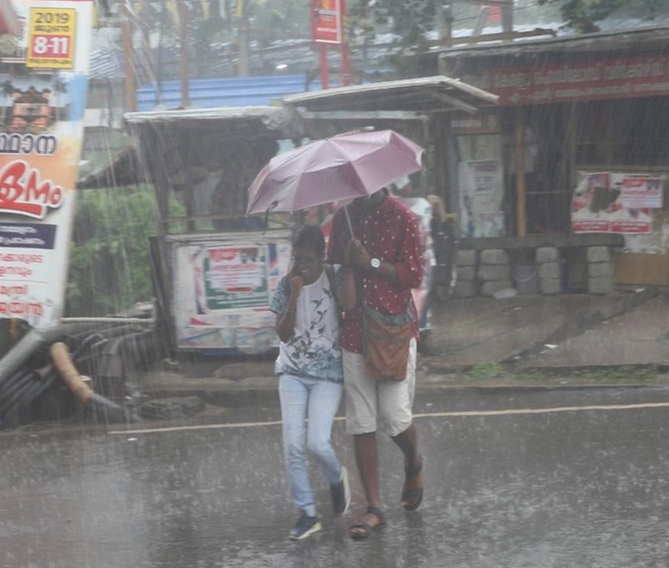 Odisha। मौसम अपडेट : ओडिशा में भारी बारिश का पूर्वानुमान, 30 जिलों में अलर्ट - Odisha