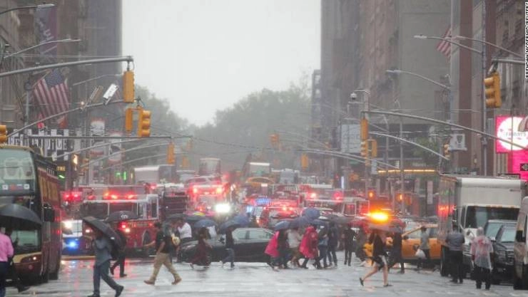 मैनहट्टन की इमारत पर हेलीकॉप्टर दुर्घटनाग्रस्त, 1 व्यक्ति की मौत