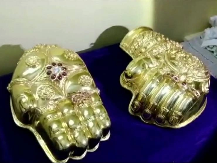 तिरुपति बालाजी में भक्त ने दान किए सोने के हाथ, जानिए क्या है इनके दाम - Lord Balaji devotee to donate golden hands in Tirupthi temple