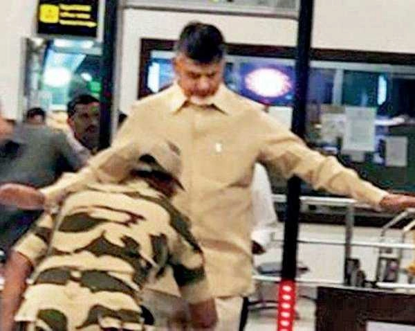 वक्त का सितम, चंद्रबाबू नायडू की हुई एयरपोर्ट पर तलाशी - Chandra Naidu searched on Vijaywada airport