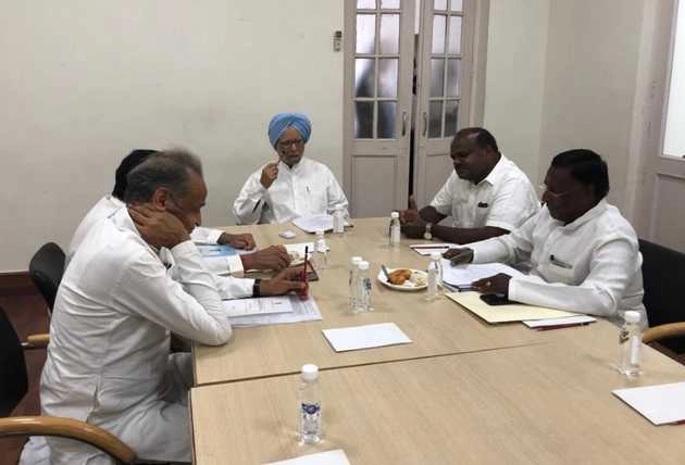 कांग्रेसी मुख्‍यमंत्रियों की बैठक में नहीं पहुंचे कैप्टन अमरिंदर सिंह - Amrinder Singh not presented in congress CM meet
