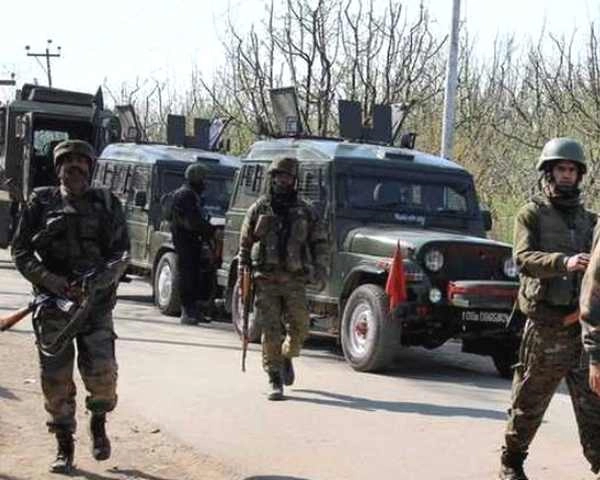 कश्मीर में मुठभेड़ में मेजर शहीद, 1 अधिकारी और 2 जवान घायल, 1 आतंकवादी मारा गया - ied blast in pulwama