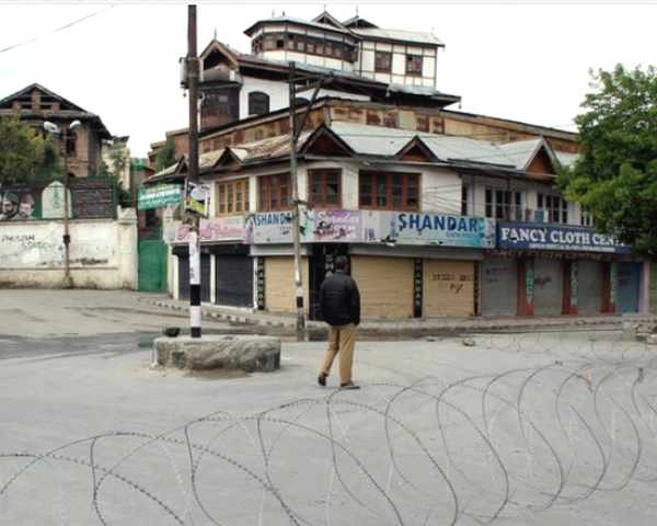 पुलवामा में फिर आतंकवादी हमला, थाने पर ग्रेनेड फेंका - Terror attack in Pulwama jammu Kashmir