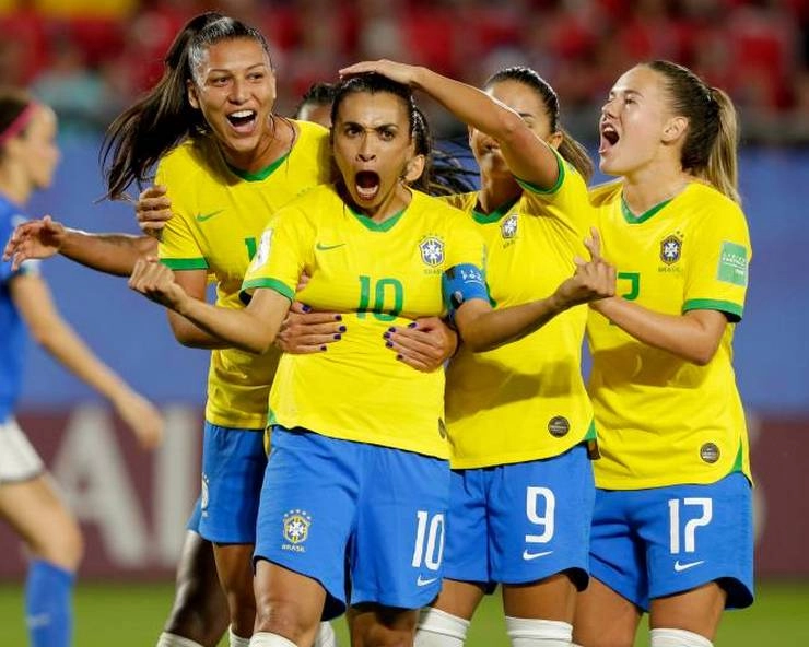 ब्राजील की टीम विश्व कप फुटबॉल के प्री क्वार्टर फाइनल में - Brazil World Cup football