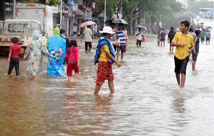 Weather Updates : उत्तरप्रदेश में बारिश ने ली 17 लोगों की जान, हरदोई में सबसे ज्यादा मौतें