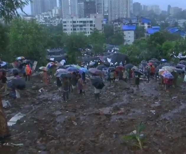 મુંબઈ અને પુણેમાં આફતનો વરસાદ, દિવાલો તૂટી પડતા 22ના મોત, સાર્વજનિક રજા જાહેર