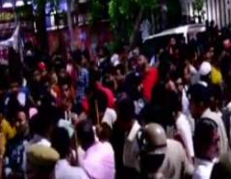 जयपुर में 7 साल की बच्ची से दुष्कर्म का प्रयास, हिंसा, 40 थानों की पुलिस तैनात