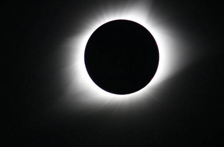 पूर्ण सूर्यग्रहण का अद्‍भुत नजारा, NASA ने जारी की खूबसूरत तस्वीर - Total solar eclipse 2019
