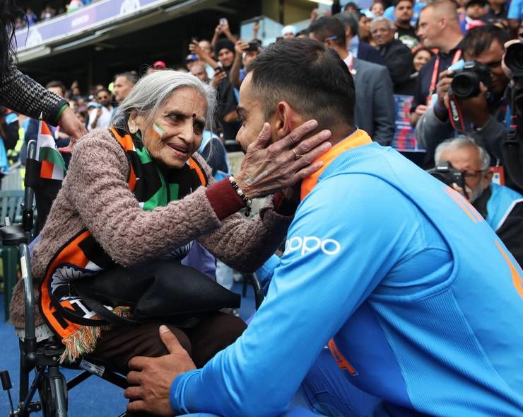 Charulata Patel। रातोरात इंटरनेट पर छाने वाली बुजुर्ग फैन को मैच टिकटों का तोहफा देंगे विराट कोहली - Virat Kohli gift to super fan in World cup
