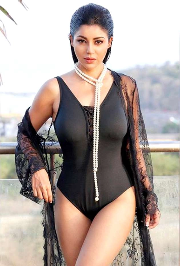 टीवी शो में देबिना बनर्जी ने पहली बार पहनी बिकिनी, देखिए हॉट तस्वीरें - debina bonnerjee wearing bikini on tv for first time shares her hot photo