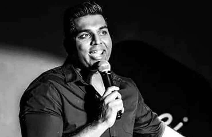 लाइव शो में स्टैंडअप कॉमेडियन की मौत, दर्शक अभिनय समझ बजाते रहे ताली - indian origin stand up comedian manjunath naidu dies on stage audience thought he was performing