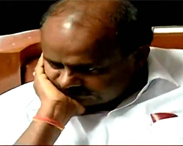 कर्नाटक का नाटक खत्म, कुमारस्वामी सरकार गिरी - Karnataka crises : Kumarswamy says, I am accidental CM