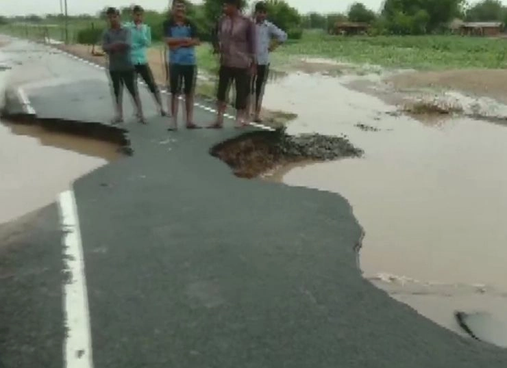 गुजरात में बारिश का तांडव, NDRF की टीमें तैनात, 4 दिनों तक राहत नहीं