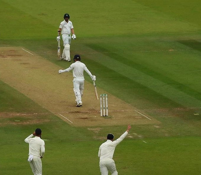 एशेज सीरीज : इंग्लैंड की टीम 374 रनों पर आउट