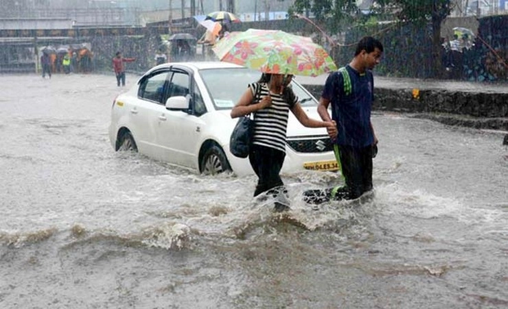 Dehlirains। दिल्ली में भारी बारिश, लोगों को दफ्तर पहुंचने में करना पड़ा मुश्किलों का सामना - Heavy rain in delhi