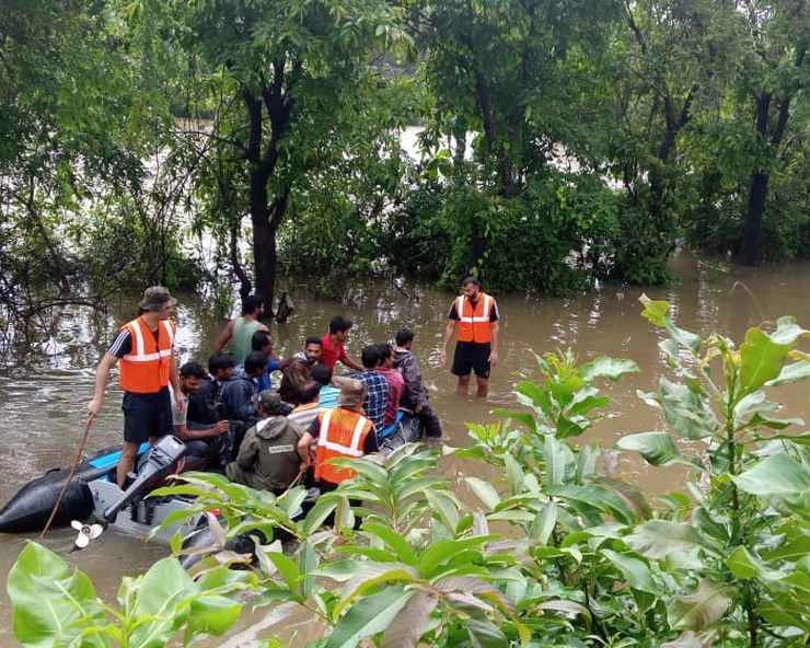 नौसेना का बचाव अभियान, बाढ़ में फंसे 500 लोगों को सुरक्षित निकाला
