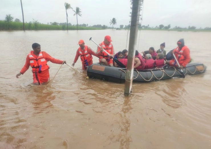 कोल्हापुर में बाढ़ का कहर, 340 से ज्यादा पुल डूबे, 51,000 लोग प्रभावित - Kolhapur flood