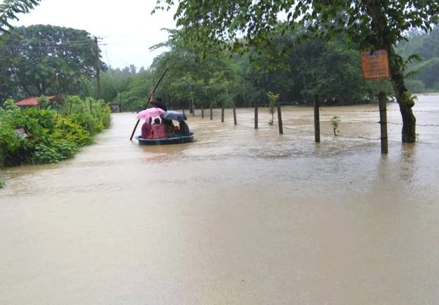 Weather update : असम में बाढ़ और बारिश का कहर, 10 लाख से अधिक लोग प्रभावित