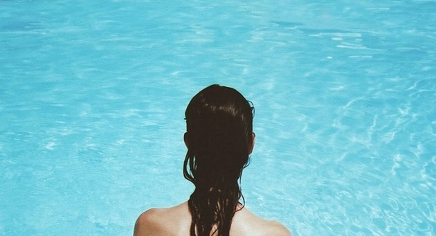 स्विमिंग पुल में टॉपलेस होकर तैराकी कर सकेंगी महिलाएं - Women can swim topless in Barcelona