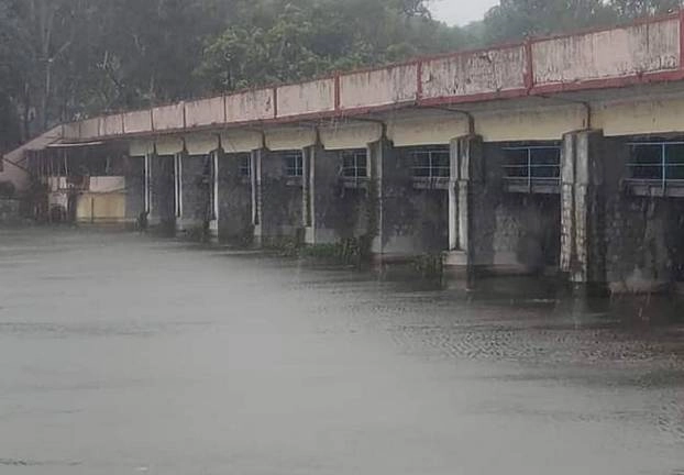 भारी बारिश नदियां उफान पर, जनजीवन अस्त-व्यस्त, भोपाल समेत 4 जिलों में स्कूलों की छुट्टी
