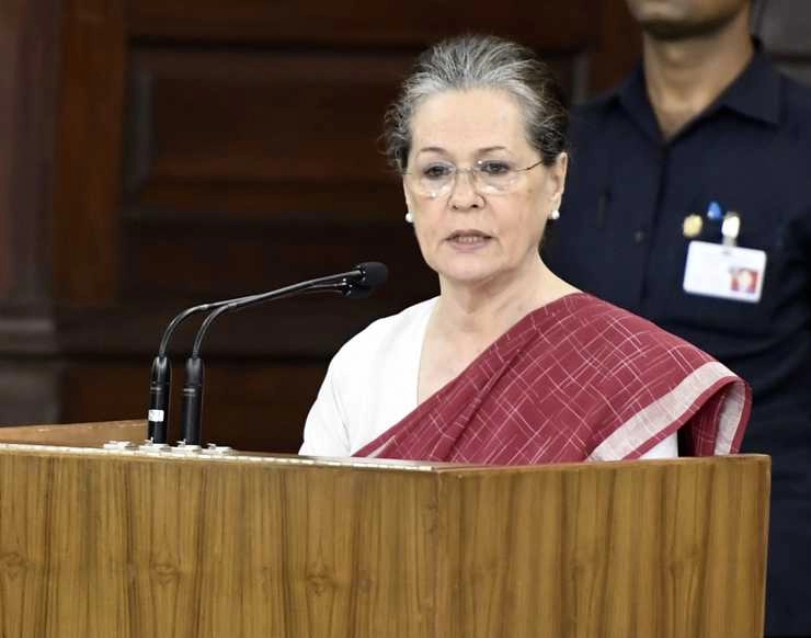 CongressPresident। सोनिया गांधी बनीं कांग्रेस की अंतरिम अध्यक्ष - Sonia Gandhi as interim Congress chief after 77 day leadership drama