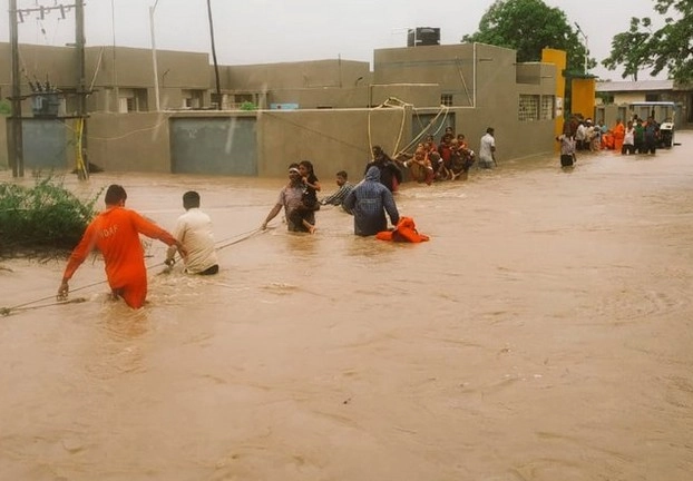 Weather update : देश के विभिन्न हिस्सों में बाढ़ से मरने वालों की संख्या 245 हुई, 52 लापता - Weather updates floods
