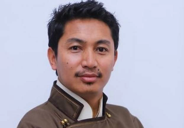 कांग्रेस और विपक्ष की धज्जियां बिखेरने वाला 'लद्दाखी युवा', जानिए 10 खास बातें - Know Jamyang Tsering Namgyal in 10 points