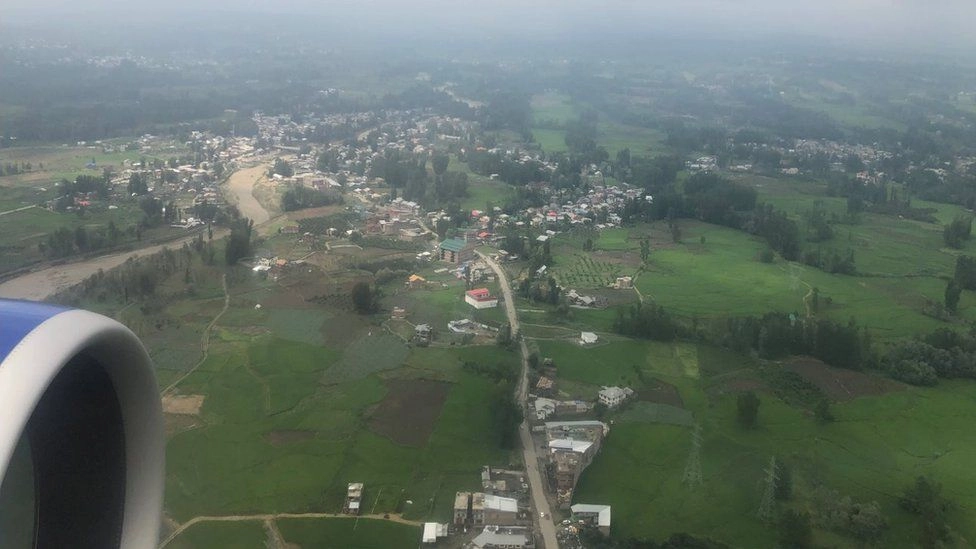 कश्मीर: 'ईद की किसको चिंता है, घर वालों का हाल जानना है'