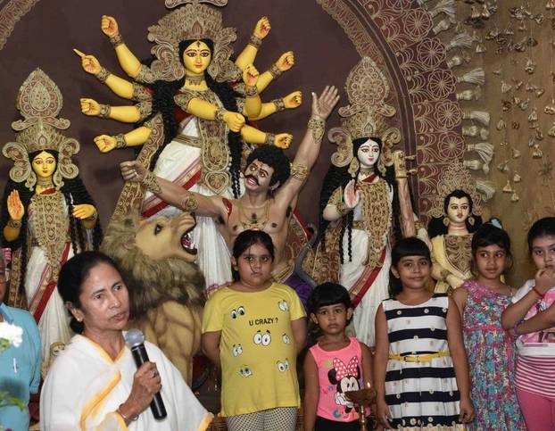 बंगाल में भगवान राम के बाद अब मां दुर्गा पर सियासी दंगल