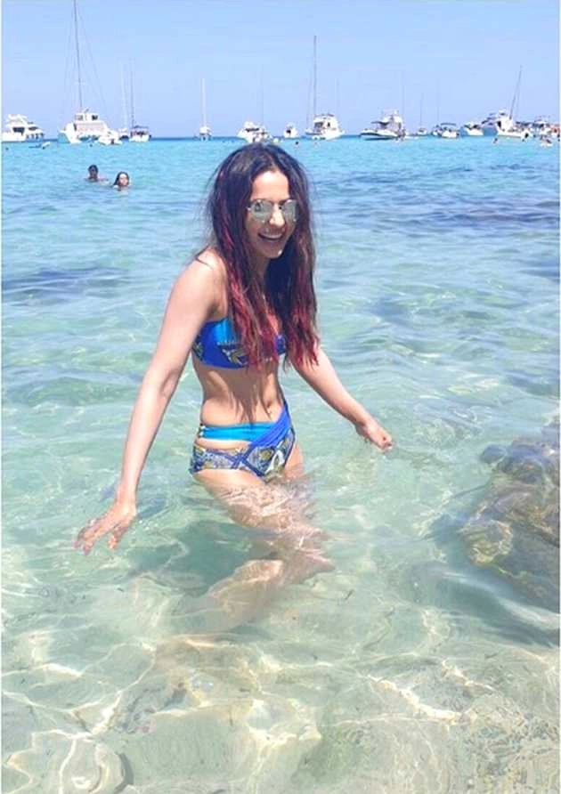 विदेश में वेकेशन इंजॉय कर रही हैं रकुल प्रीत सिंह, बिकिनी पहन सोशल मीडिया पर मचाया तहलका - rakul preet singh enjoy vacation in ibiza shares her hot bikini photos