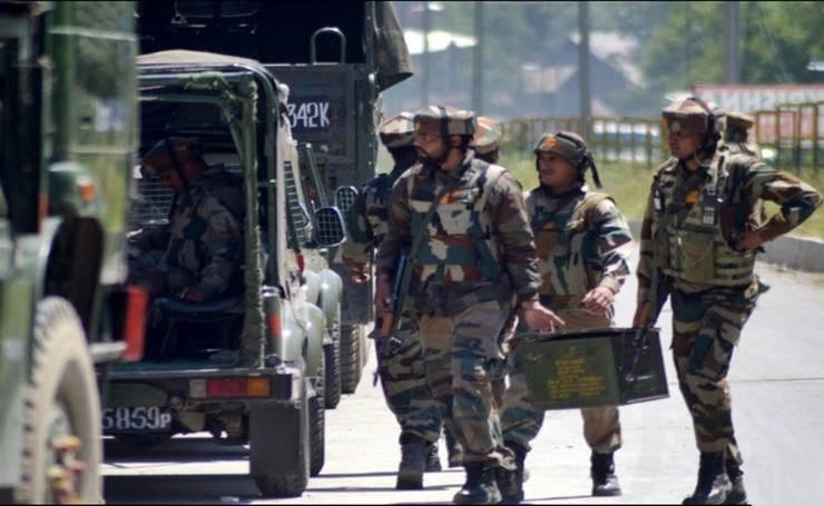 जम्मू कश्मीर के पुलवामा में मुठभेड़, 3 आतंकी ढेर - 3 terrorists killed in Pulwama encounter