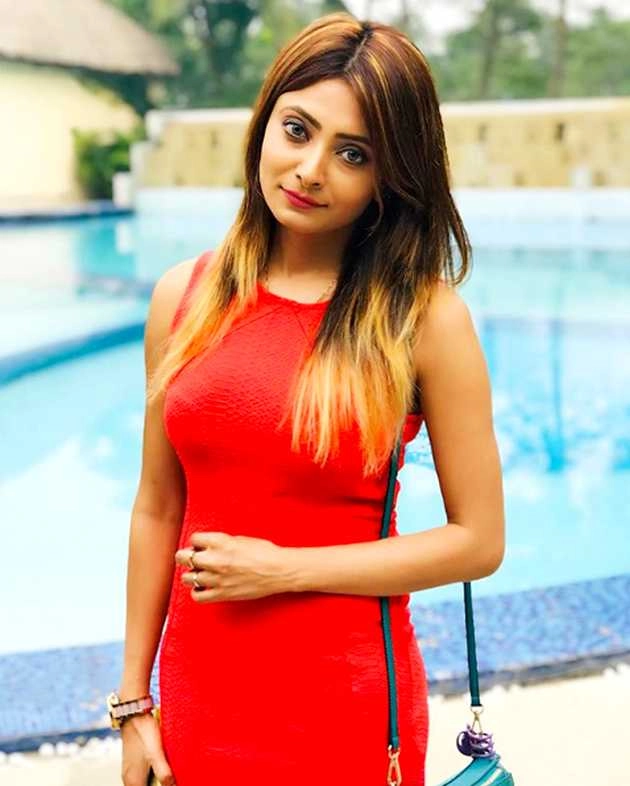 टीवी एक्ट्रेस के साथ पेट्रोल पंप स्टाफ ने की बदतमीजी, फेसबुक पर बताई आपबीती - bengali tv actress juhi sengupta accuses petrol pump staff for harassing her and parents