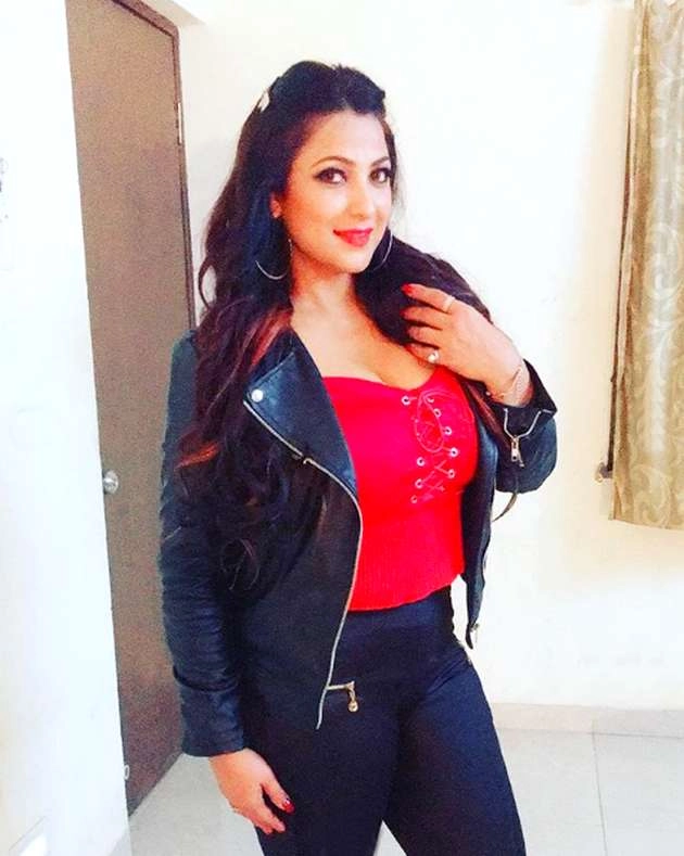 बिग बॉस 13 में नजर आ सकती है यह हॉट भोजपुरी एक्ट्रेस - bhojpuri hot actress sweety chhabra may be seen in salman khan reality show bigg boss 13