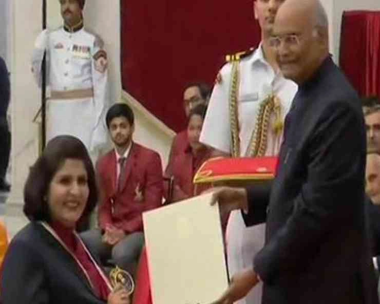 राष्‍ट्रपति रामनाथ कोविंद ने पैरा एथलीट दीपा मलिक को खेल रत्न से सम्मानित किया - Ramnath Kovind, Rajat Medal, Para Athlete