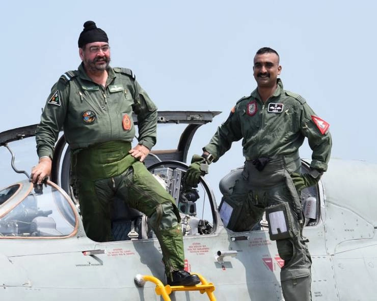Abhinandan Vardhman | आसमान में 'अभिनंदन', IAF चीफ के साथ उड़ाया मिग-21
