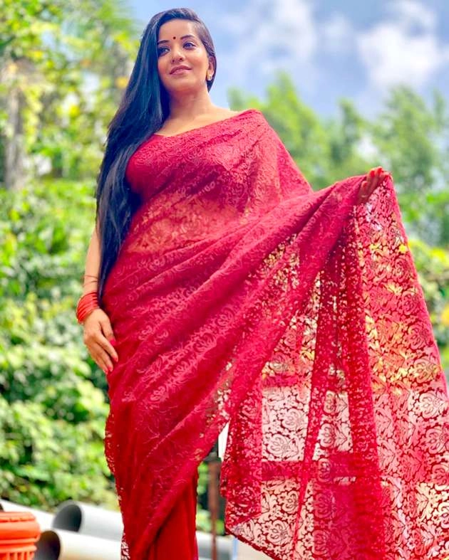 महरून कलर की साड़ी में मोनालिसा का मस्त-मस्त अंदाज - bhojpuri actress monalisa maroon colourd saree photos viral