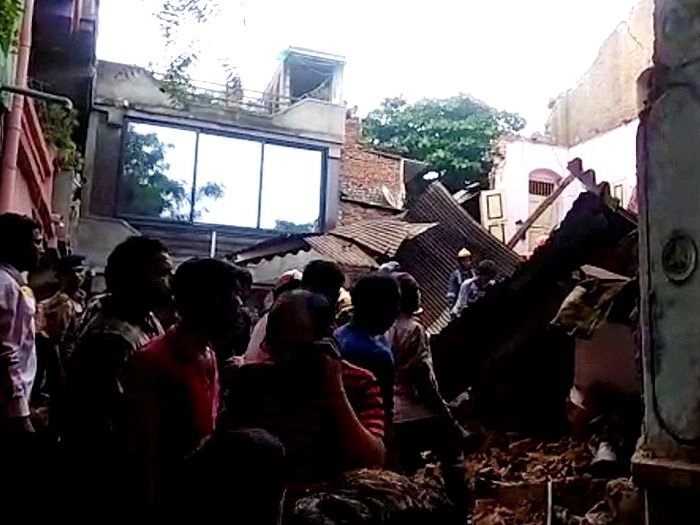 अहमदाबाद में 3 मंजिला इमारत गिरी, 1 की मौत, कई लोग फंसे - building collapse in ahmedabad