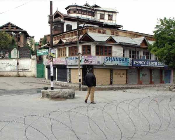 सरकारी दावे के बिल्कुल उलट हैं कश्मीर घाटी के हालात - current situation in kashmir