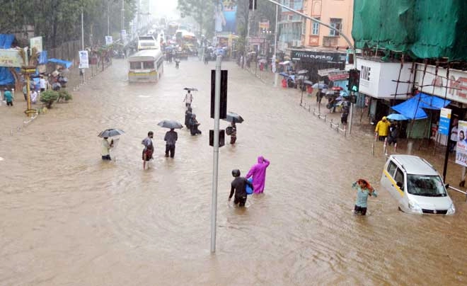 Weather update | भारी बारिश से मुंबई, मध्यप्रदेश में भयावह स्थिति, मौसम विभाग ने जारी की चेतावनी