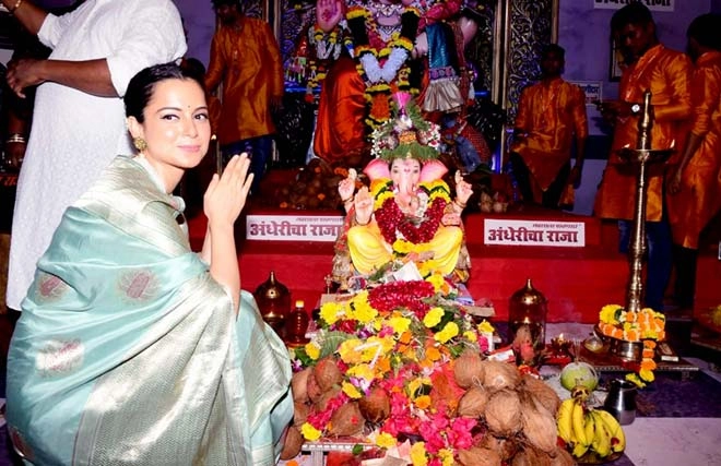 गणेश भक्ति में डूबी कंगना रनौट (फोटो) - Kangana Ranaut offers prayers Lord Ganesha Andheri cha Raja