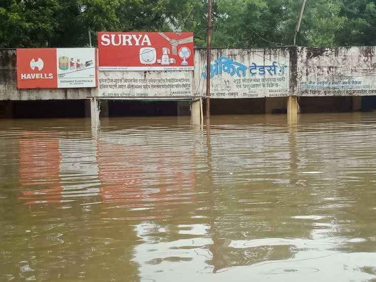 MP में बारिश के चलते कई जिलों में जलप्रलय के हालात, मंदसौर का गांधीसागर बांध सुरक्षित, अलर्ट पर सेना - heavy rain in Madhya Pradesh mandsaur