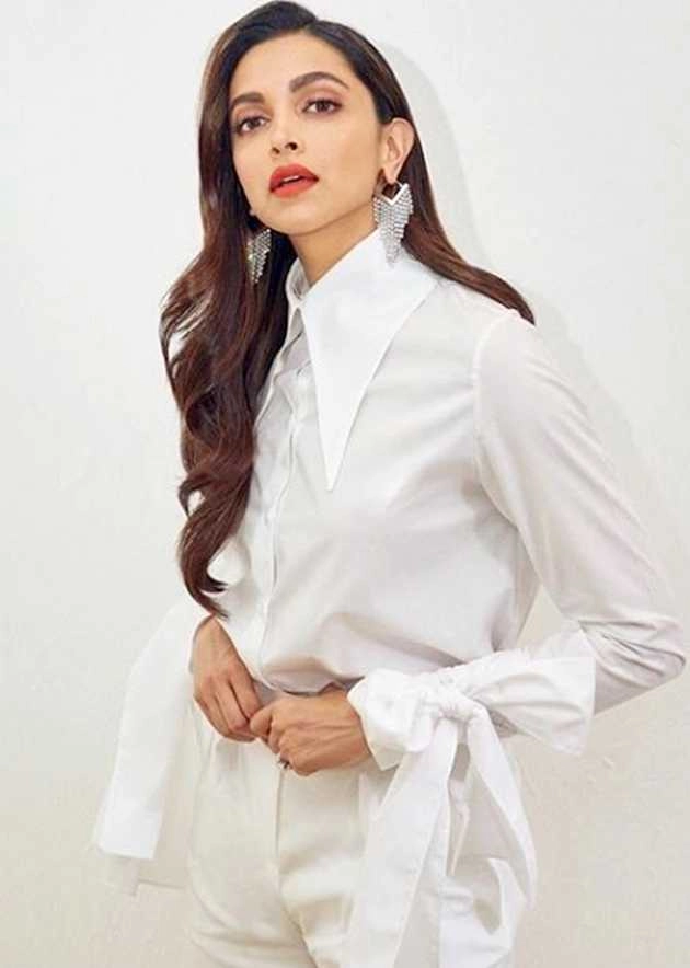 व्हाइट आउटफिट में दीपिका पादुकोण का ग्लैमरस अंदाज, सोशल मीडिया पर छाईं तस्वीरें - actress deepika padukone white outfit photos viral on social media