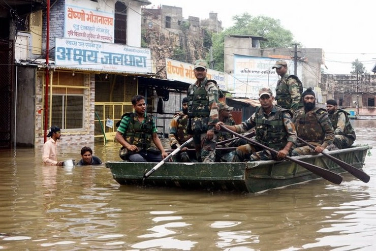 Weather updates | भिंड, श्योरपुर, मुरैना के 100 गांव बाढ़ में घिरे