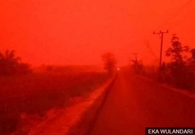 'ये मार्स नहीं है': इंडोनेशिया में आकाश हुआ लाल