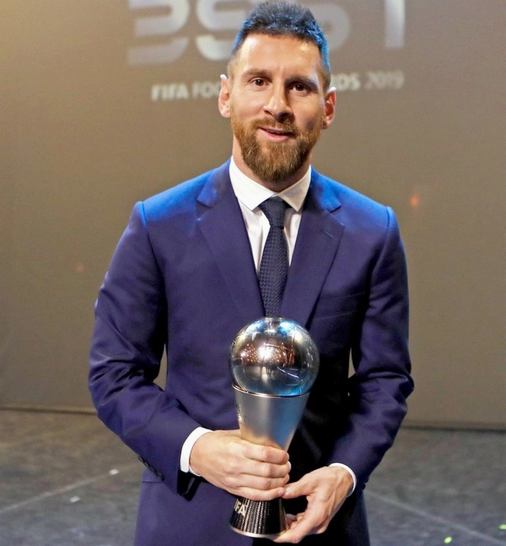 रोनाल्‍डो को पछाड़कर लियोनल मैसी ने जीता सर्वश्रेष्‍ठ खिलाड़ी का पुरस्कार