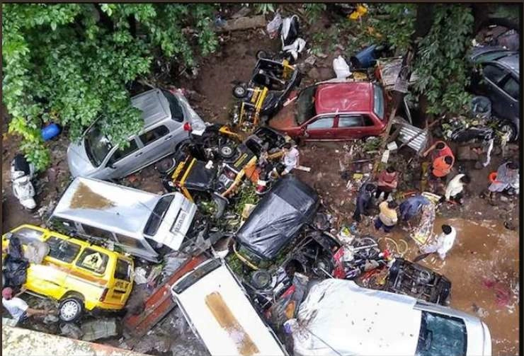 मूसलधार बारिश से बेहाल पुणे, 19 लोगों की मौत, सड़कों पर जलजमाव