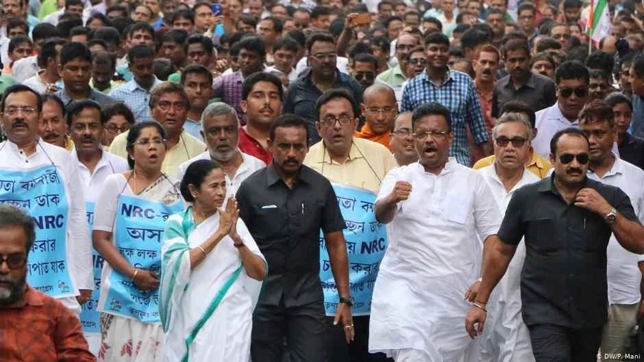 बंगाल में राजनीतिक हथियार बनता एनआरसी