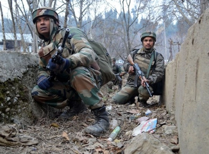 पाकिस्तानी फायरिंग का भारतीय सैनिकों ने दिया मुंहतोड़ जवाब - Pakistan again violated ceasefire, firing in Poonch