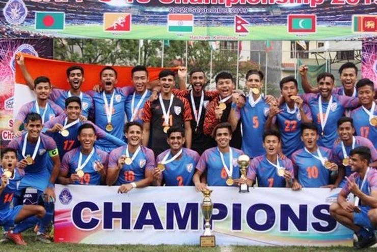 भारत अंडर-18 टीम ने पहली बार जीता SAF फुटबॉल खिताब - India under-18 team won SAF football title for the first time
